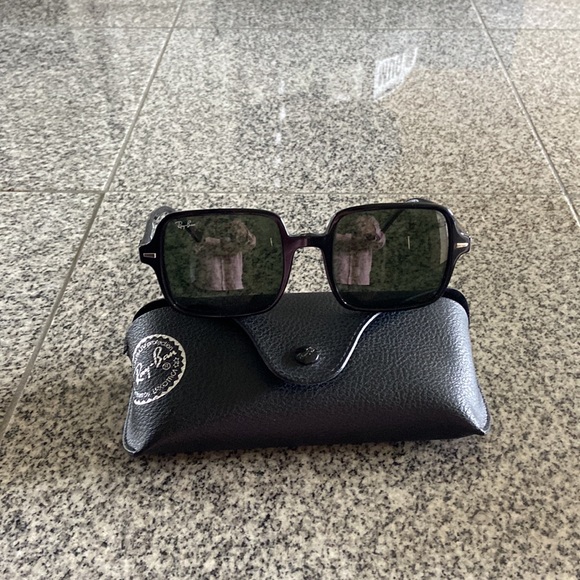 Black Ray Ban sunglasses - Picture 2 of 2